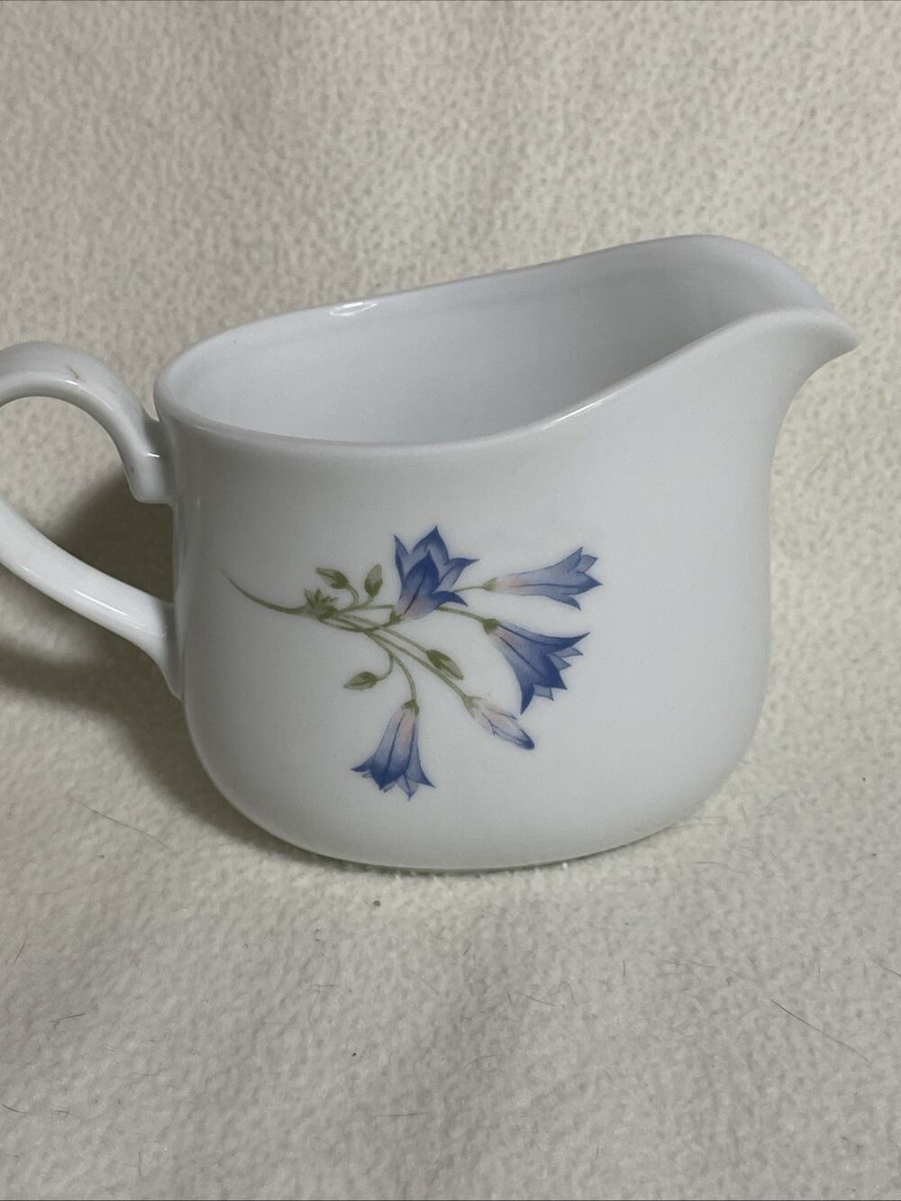 Beautiful Corning Blue Dusk Flower Designed Handled Gravy Boat